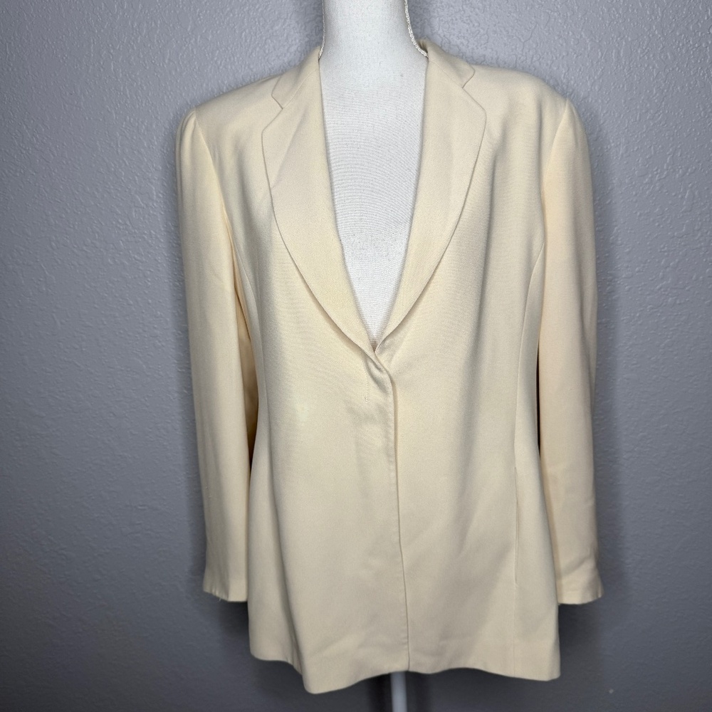 Giorgio Armani Ivory Cream‎ Blazer with shoulder pads -cp